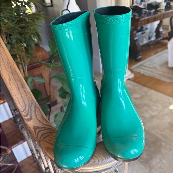 UGGS ladies green midcalf, rain boot size 8 excellent condition - Picture 4 of 12